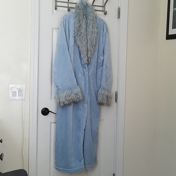 Adrienne Landau Baby Blue Faux Fur Robe - Picture 5 of 7